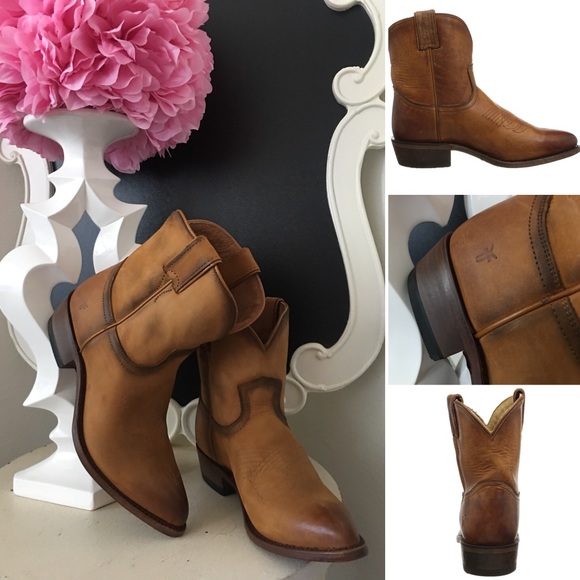 Frye Shoes - 🌺 Frye
Beautiful Cognac Boots